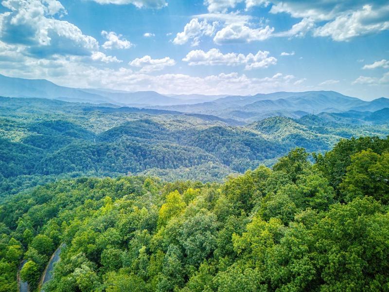 Breathtaking View Hot Tub Free Tickets Fire Pit WIFI!!! - image 40