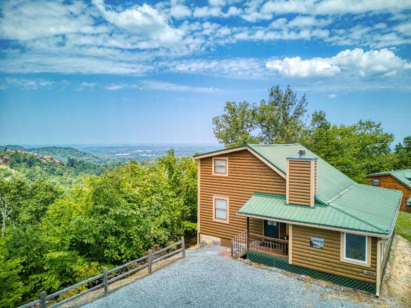 Breathtaking View Hot Tub Free Tickets Fire Pit WIFI!!! - image 39