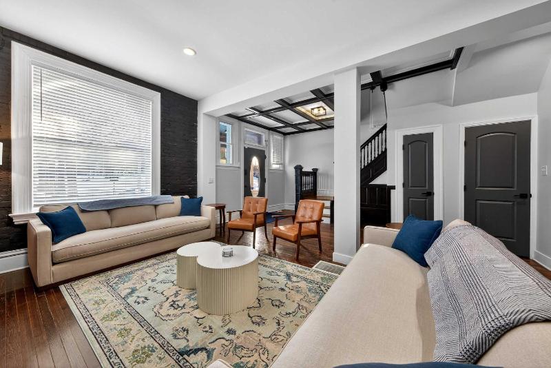 Stylish City Oasis ABODEbucks - image 15