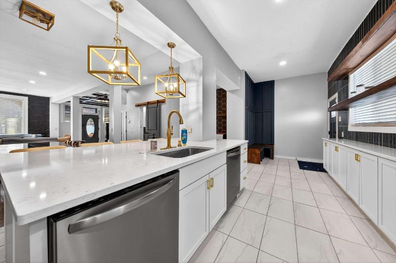 Stylish City Oasis ABODEbucks - image 7