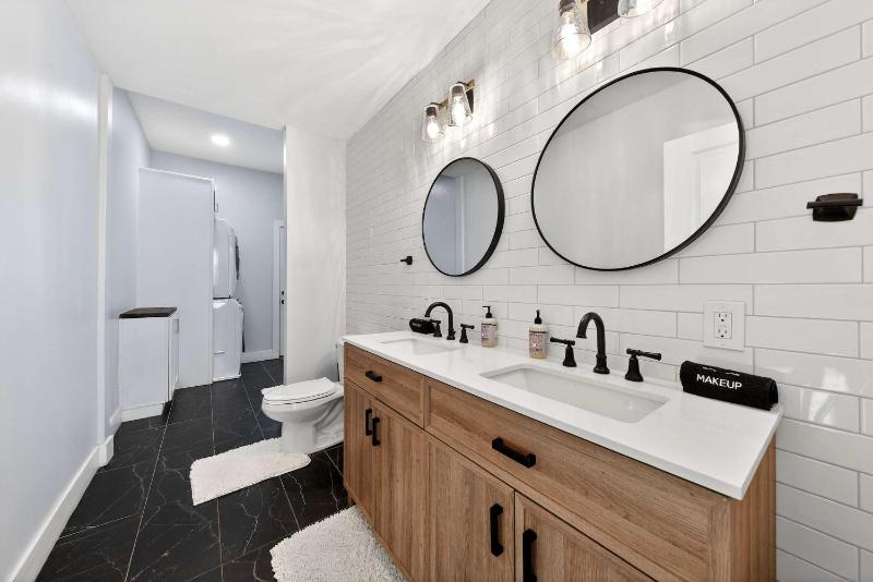 Stylish City Oasis ABODEbucks - image 4