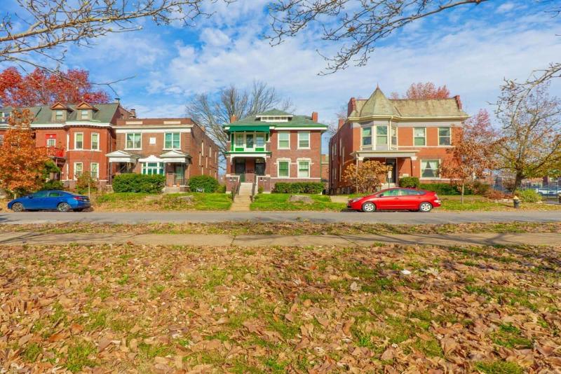 Tower Grove Park 4BR Home with Garage ABODEbucks - image 11