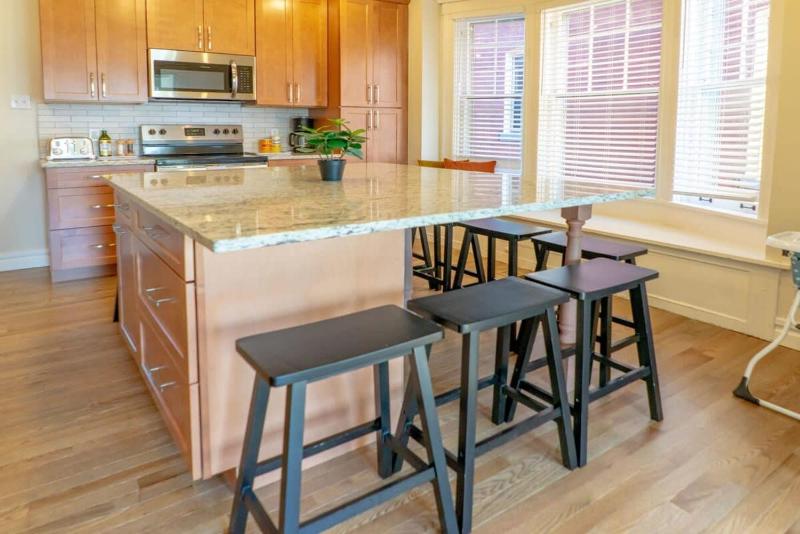 8BR at Tower Grove Park Sleeps 22 ABODEbucks - image 12
