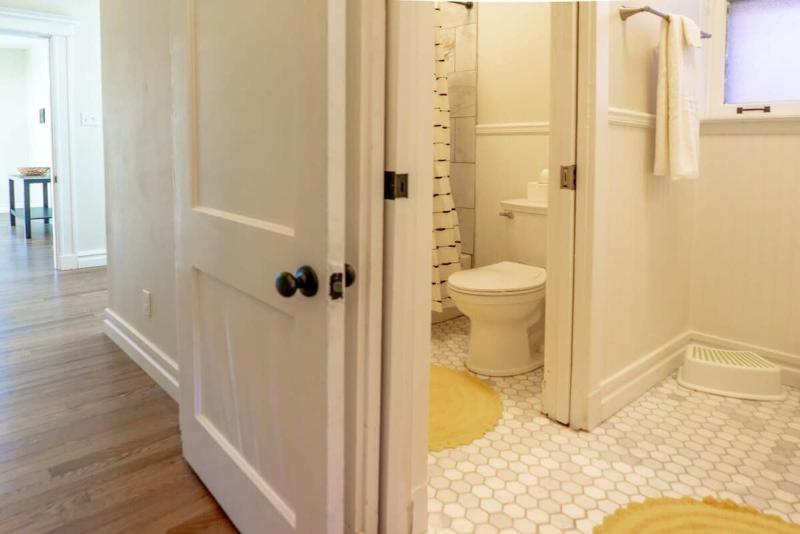8BR at Tower Grove Park Sleeps 22 ABODEbucks - image 4