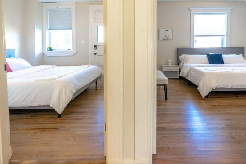8BR at Tower Grove Park Sleeps 22 ABODEbucks - image 16