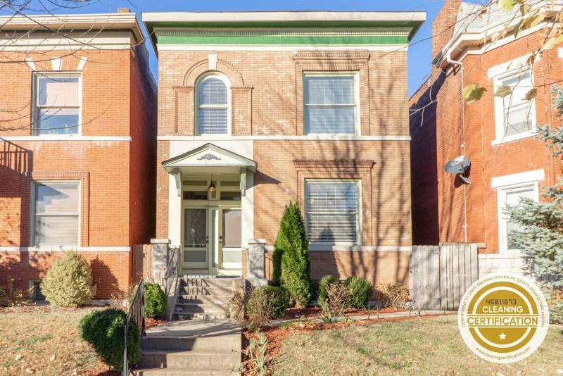 Lovely 4BR Shaw Family Home Garage ABODEbucks - image 1