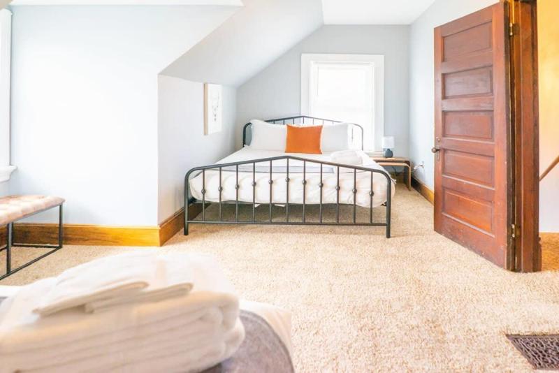 Elegant Shaw 5BR with Comfort in Mind ABODEbucks - image 9
