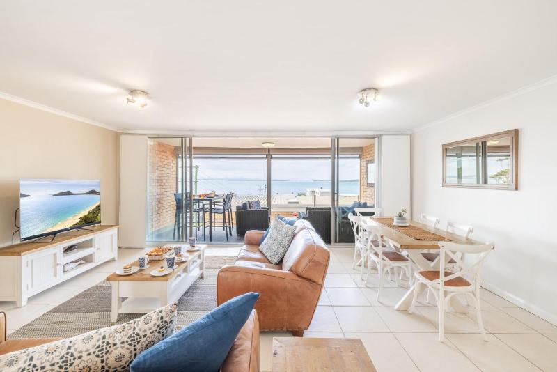 The Crest 6 6-8 Tomaree Rd - Bay Views Coastal Escape 100 metres to Shoal Bay Beach - image 19