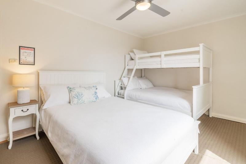 The Crest 6 6-8 Tomaree Rd - Bay Views Coastal Escape 100 metres to Shoal Bay Beach - image 12