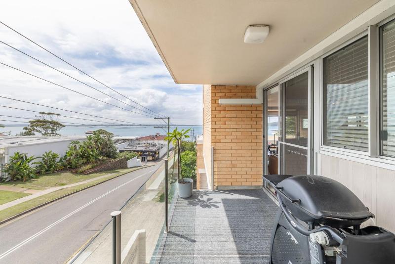 The Crest 6 6-8 Tomaree Rd - Bay Views Coastal Escape 100 metres to Shoal Bay Beach - image 9