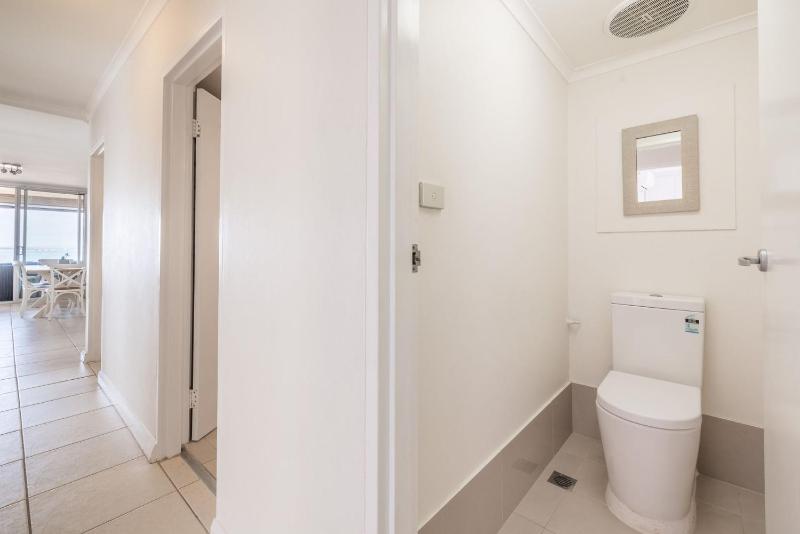 The Crest 6 6-8 Tomaree Rd - Bay Views Coastal Escape 100 metres to Shoal Bay Beach - image 10