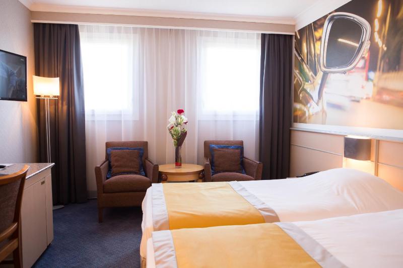 Superior Twin Room image 1