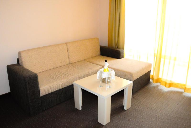Junior Suite (2 Adults + 2 Children) image 2