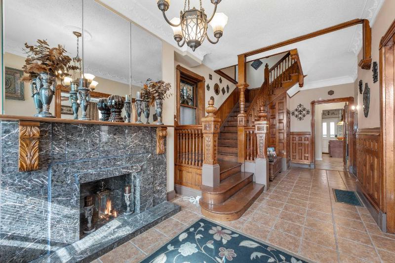 Stylish Getaway in St Louis ABODEbucks - image 12