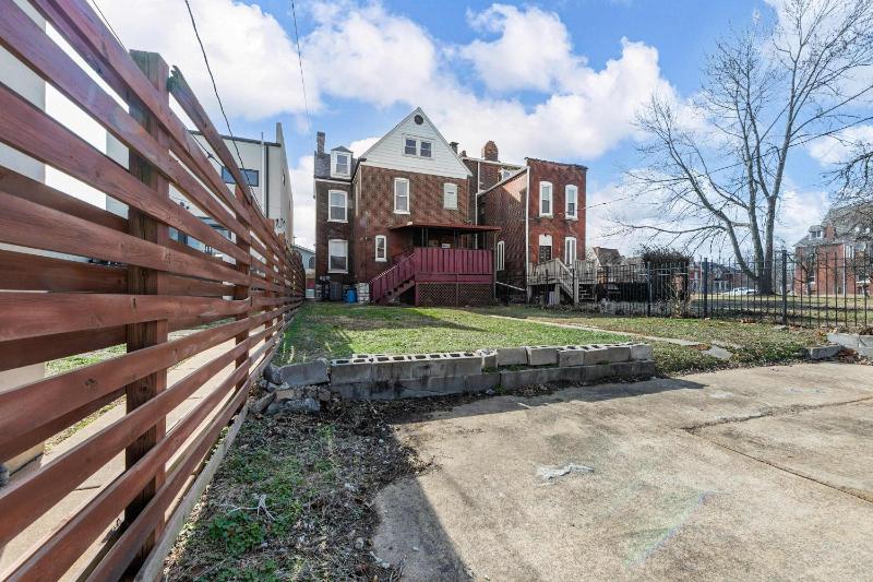 Stylish Getaway in St Louis ABODEbucks - image 16