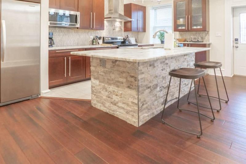 Grand 5BR in the Heart of the CWE ABODEbucks - image 1