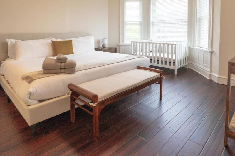 Grand 5BR in the Heart of the CWE ABODEbucks - image 6