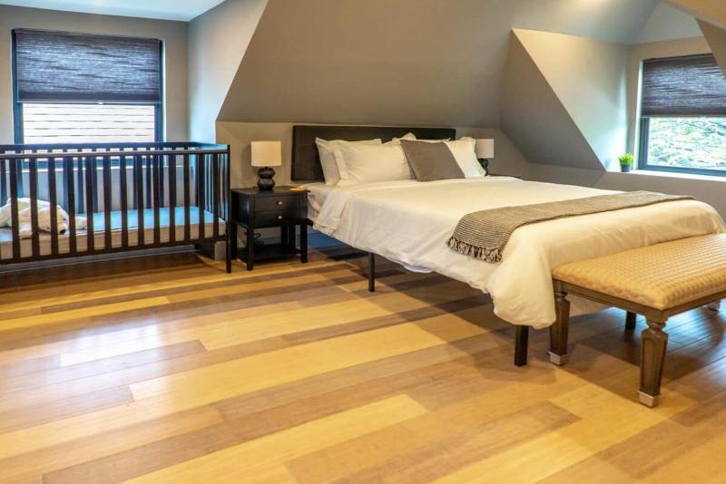 4BR Modern CWE Luxury with Garage ABODEbucks - image 7