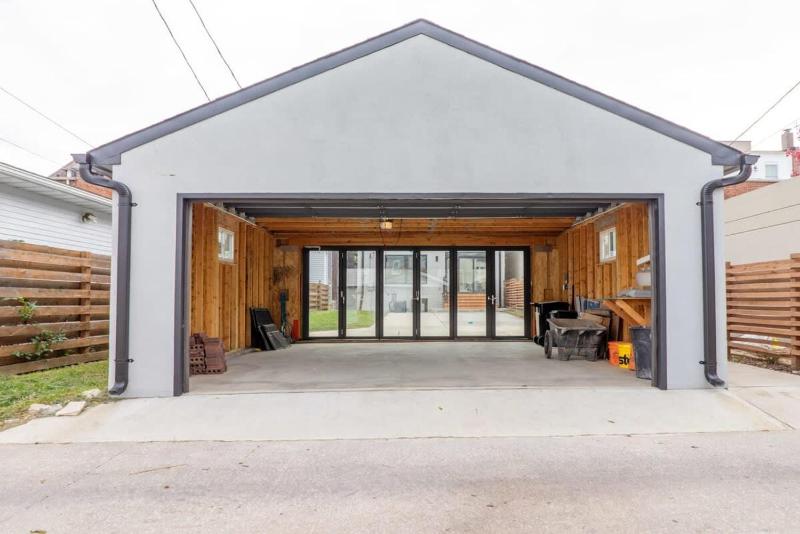 4BR Modern CWE Luxury with Garage ABODEbucks - image 16