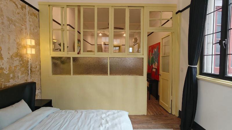 Cozy and classic 2 bedrooms close West Nanjing Road - image 1
