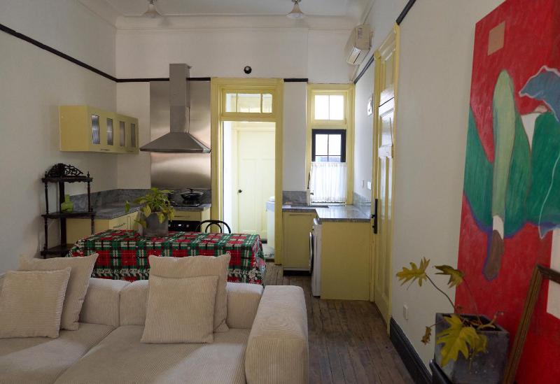 Cozy and classic 2 bedrooms close West Nanjing Road - image 9