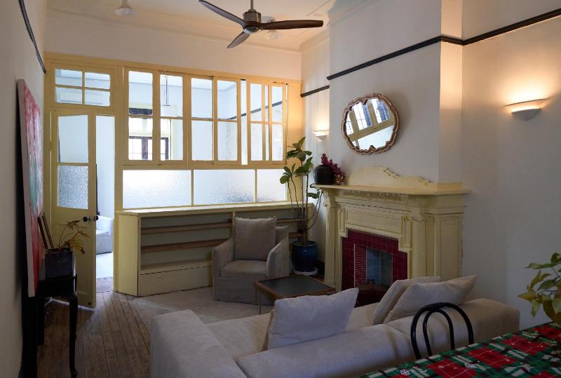 Cozy and classic 2 bedrooms close West Nanjing Road - image 7