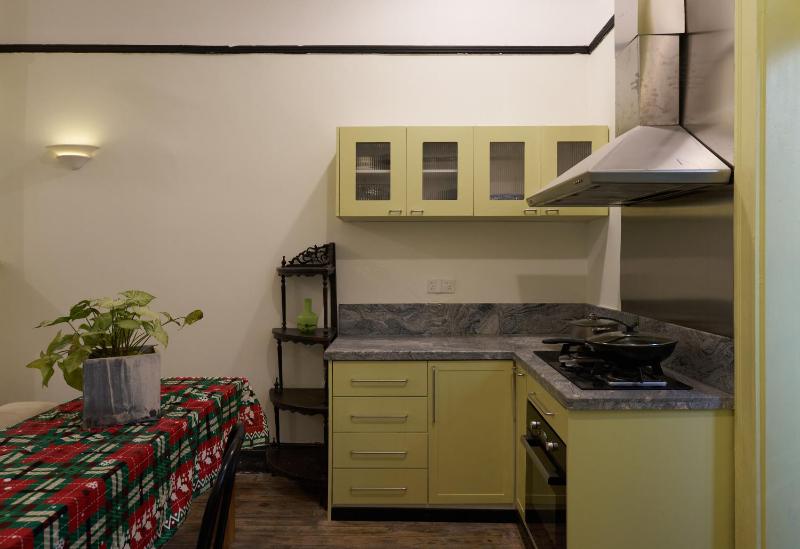 Cozy and classic 2 bedrooms close West Nanjing Road - image 15