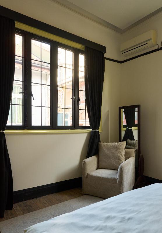 Cozy and classic 2 bedrooms close West Nanjing Road - image 2