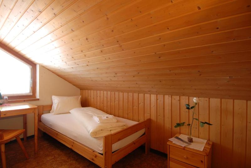 Budget Single Room with Shared Bathroom image 1