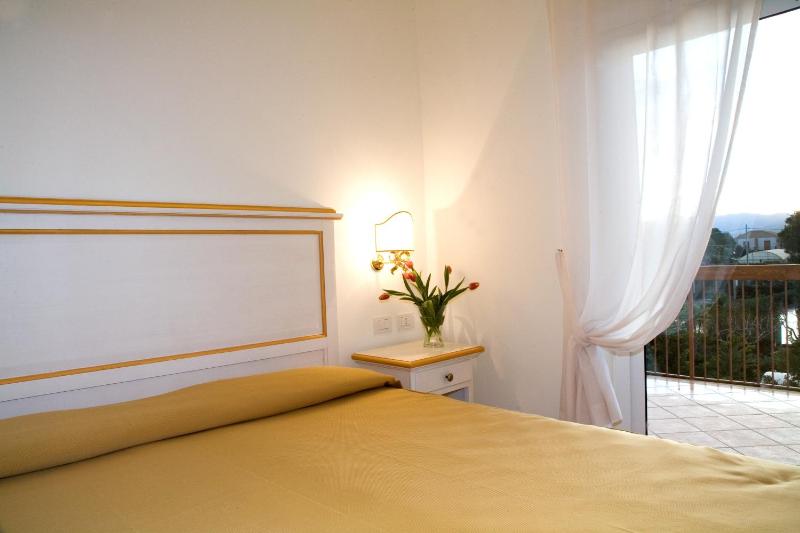 Two-Bedroom Deluxe Apartment with Balcony image 1