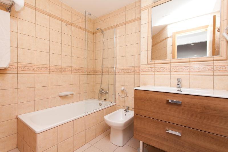 One-Bedroom Apartment (2 Adults + 1 Child) image 2