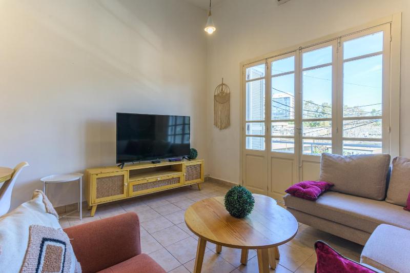 Lester 4-Bedroom Apartment in Mar Mikhael - image 6