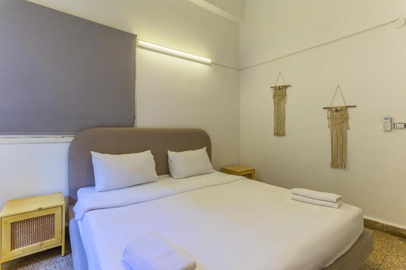 Lester 4-Bedroom Apartment in Mar Mikhael - image 9