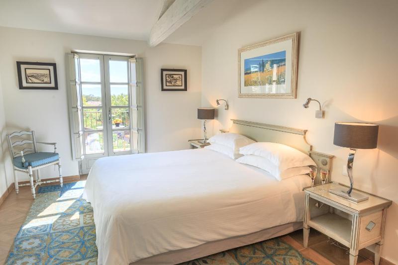Superior Double Room with Balcony image 3
