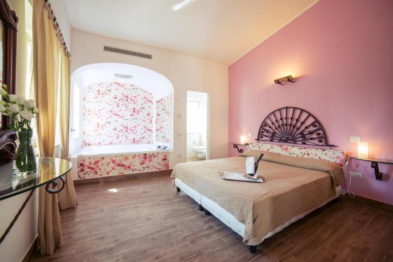 Suite with Spa Bath image 4