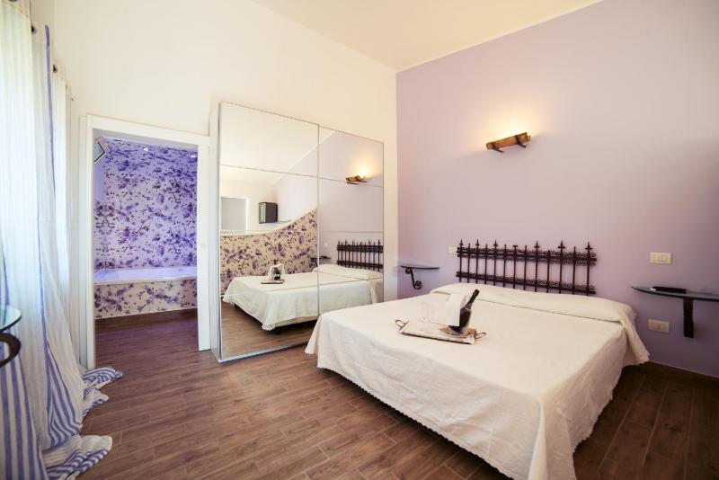 Suite with Spa Bath image 3