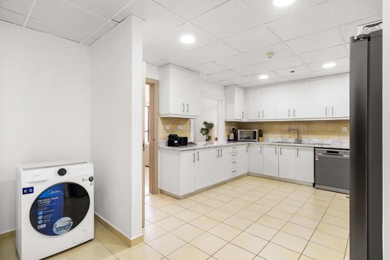 Allsopp & Allsopp - 3-Bedroom with Maid's Room Apartment in Rimal 5 JBR - image 2