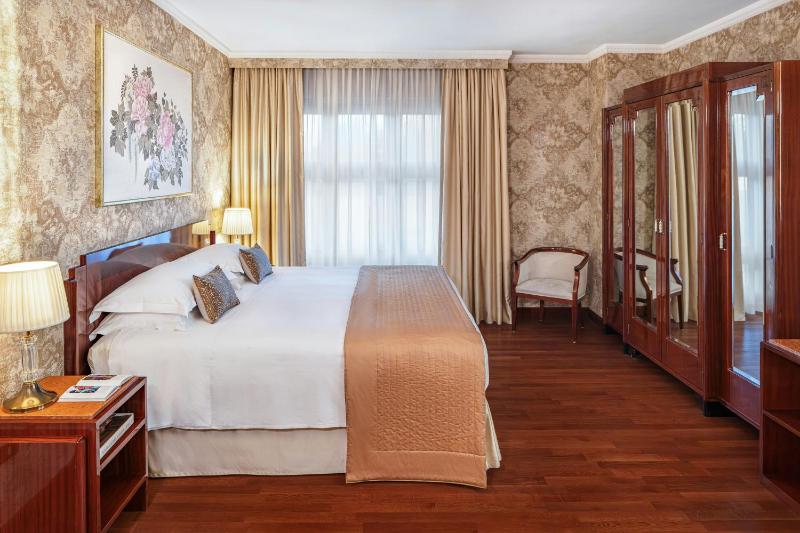 Starhotels Du Parc - image 3