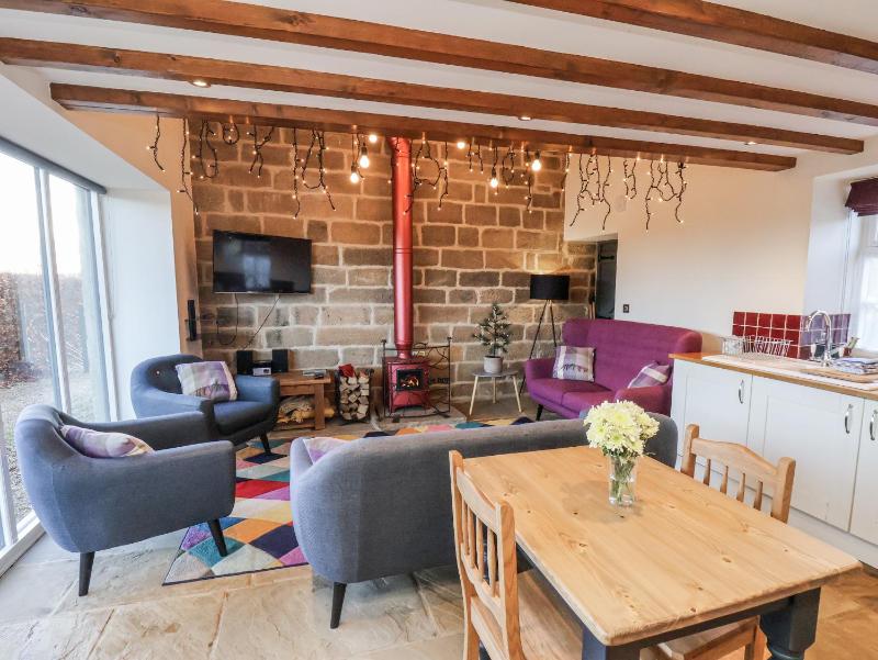 Chestnut Barn - image 1