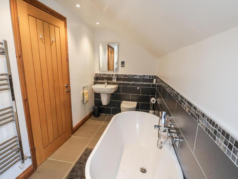 Chestnut Barn - image 22