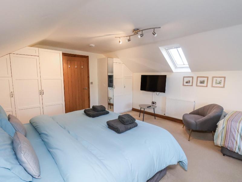 Chestnut Barn - image 40
