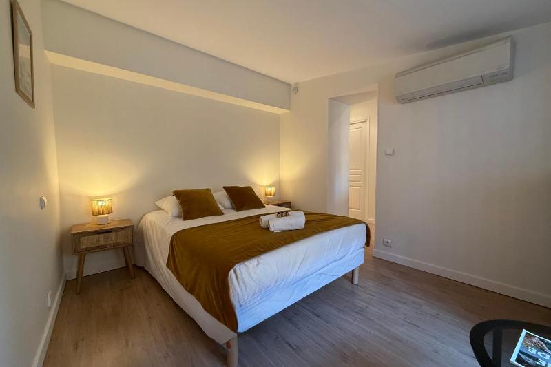 Central studio with real bed near the Palais - image 10