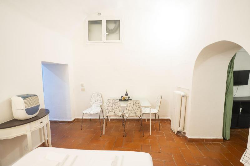 Grotto Apartment by Campo de Fiori - image 15