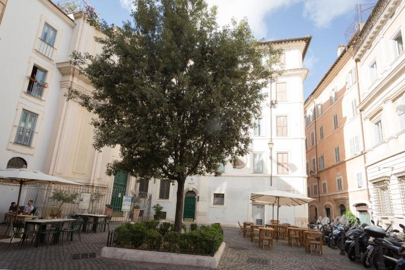 Grotto Apartment by Campo de Fiori - image 13
