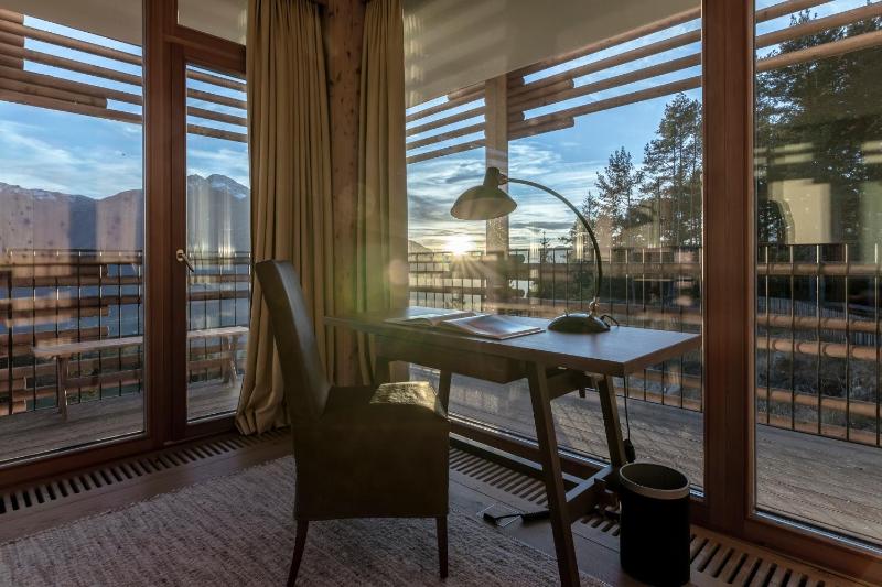 Premium Suite with Balcony image 4