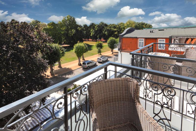Deluxe Double Room with Balcony image 2