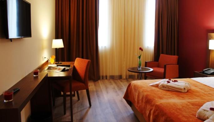 Twin Room image 1