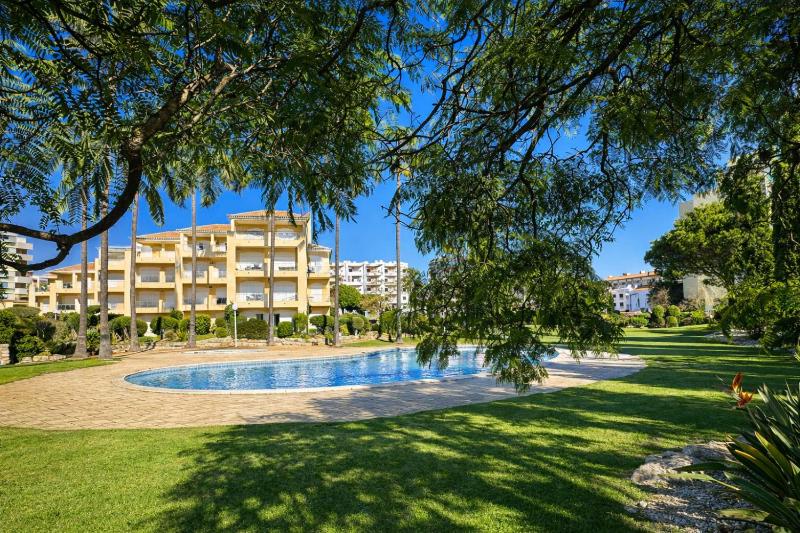 Ellegance - Shared Pool - 6 Guests - Vilamoura - image 1