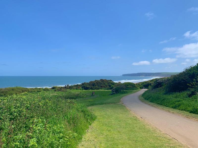 Lunas Lodge 2 bedrooms with ensuites parking nearby 2 dogs welcome - image 4