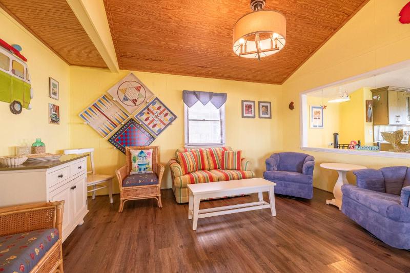 T.L. Sea - KDH MP 6 Oceanfront Ocean view Rec Room Spacious Decks Private Walk to Beach - image 3